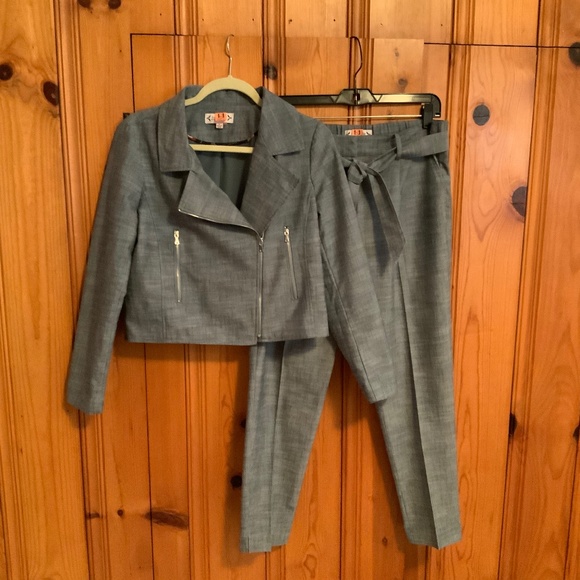Nanette Lepore Jackets & Blazers - EUC Nanette Lepore Suit